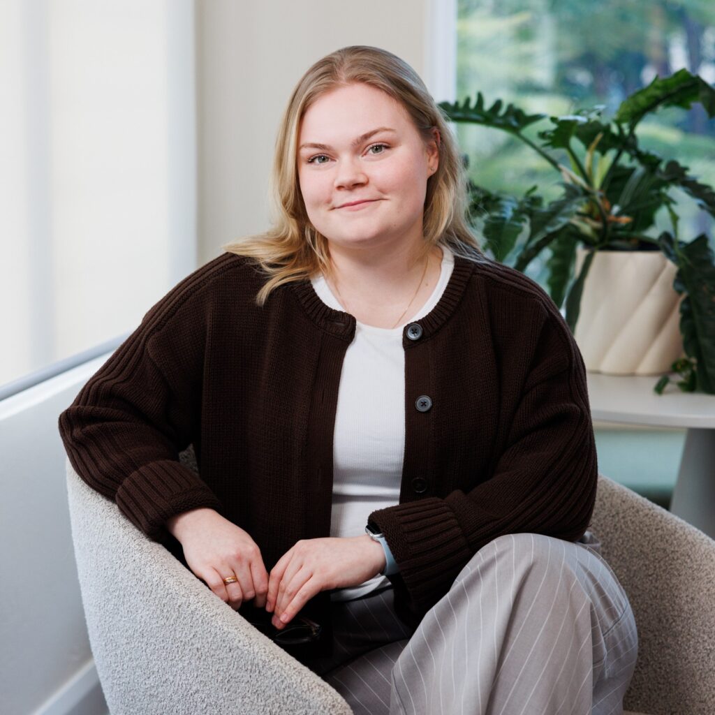 Kiana_square_LRes_034_Headway_ShentonPark_260910_StaffPortraits_Retouched (1)